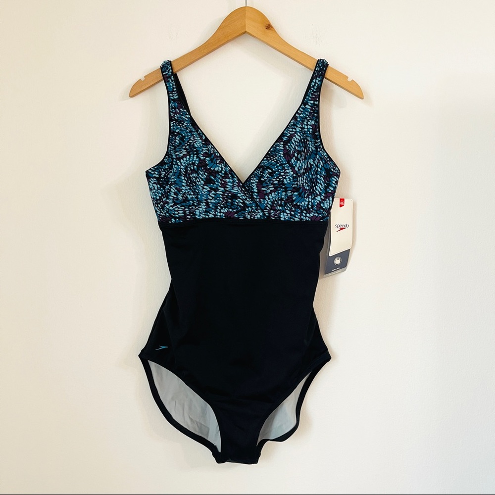 NWT Speedo one Piece swimsuit Sz 16 (R940)